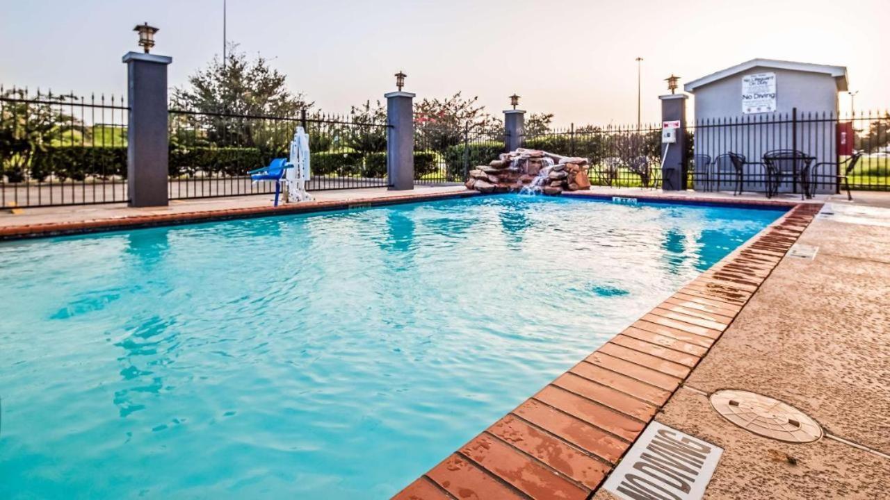 Baymont By Wyndham Laredo Otel Dış mekan fotoğraf