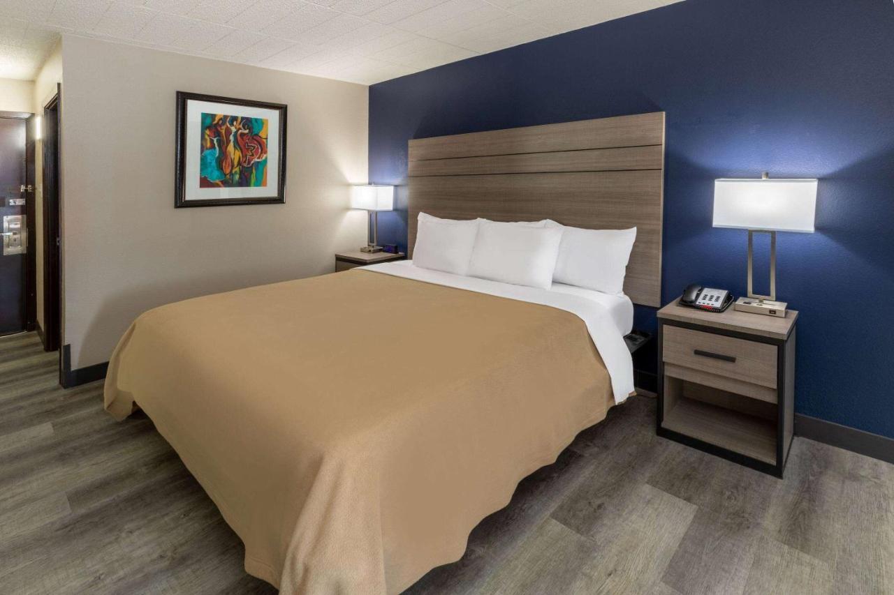 Baymont By Wyndham Laredo Otel Dış mekan fotoğraf