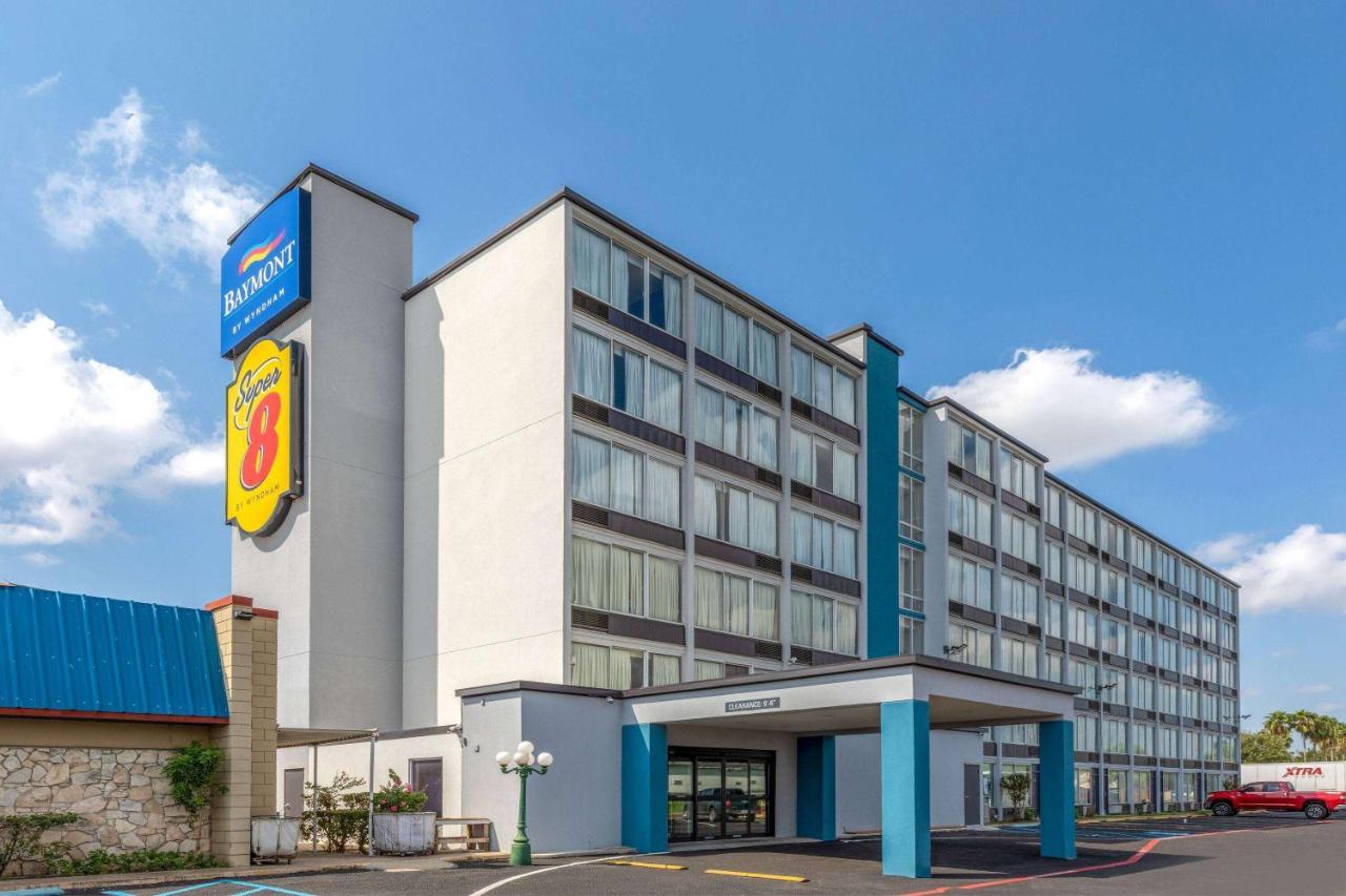 Baymont By Wyndham Laredo Otel Dış mekan fotoğraf