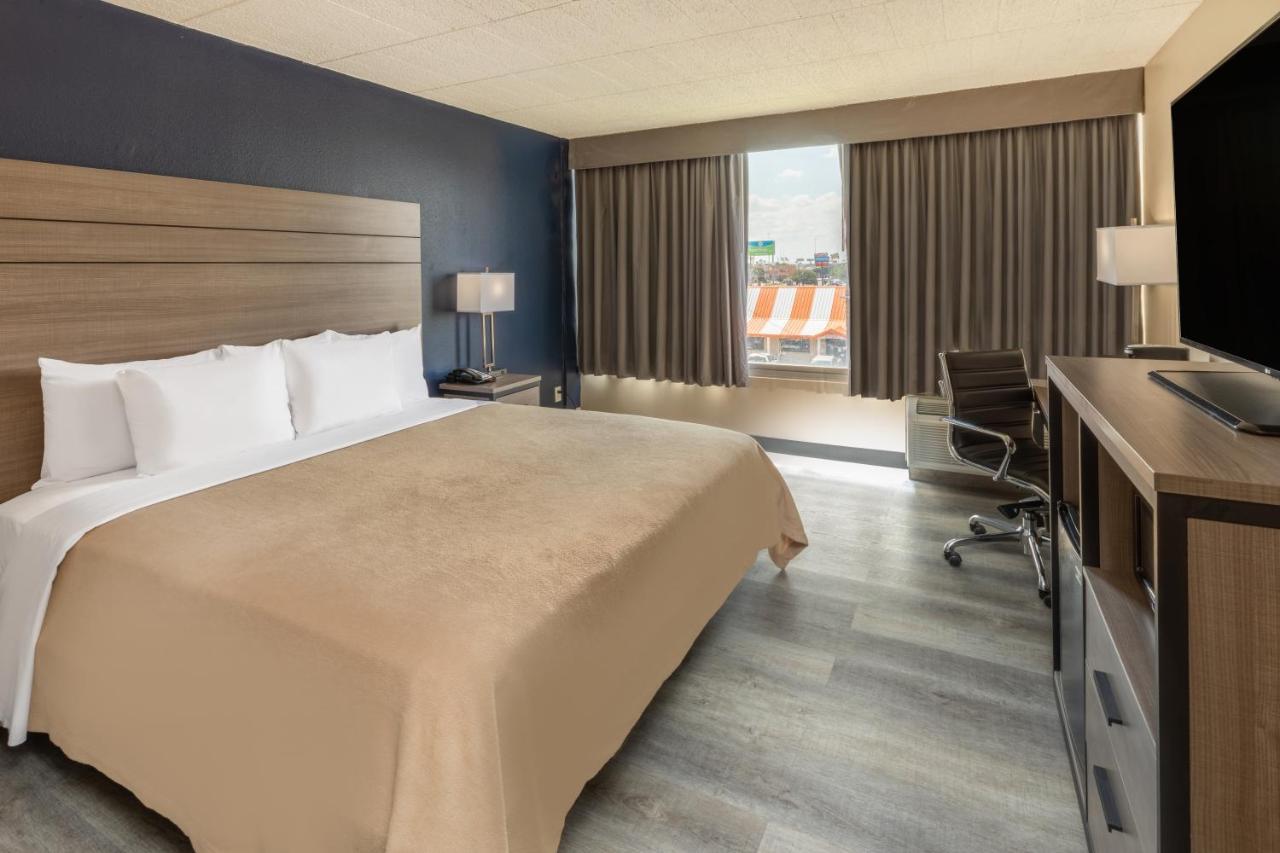 Baymont By Wyndham Laredo Otel Dış mekan fotoğraf