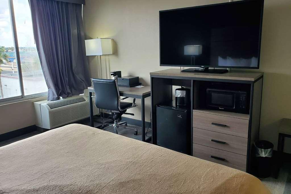 Baymont By Wyndham Laredo Otel Oda fotoğraf