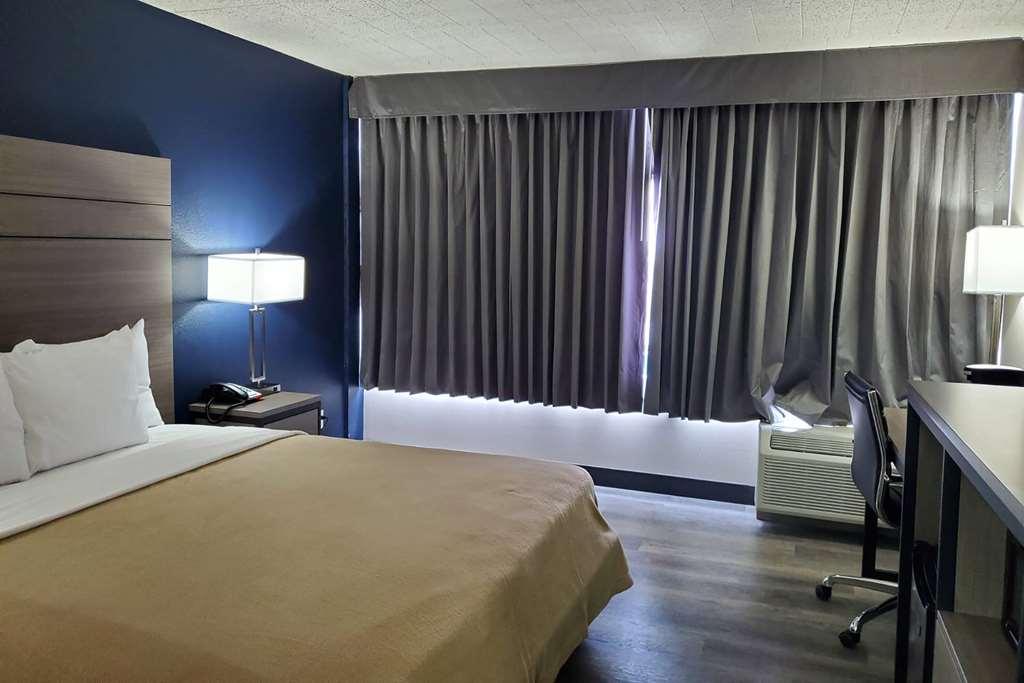 Baymont By Wyndham Laredo Otel Oda fotoğraf