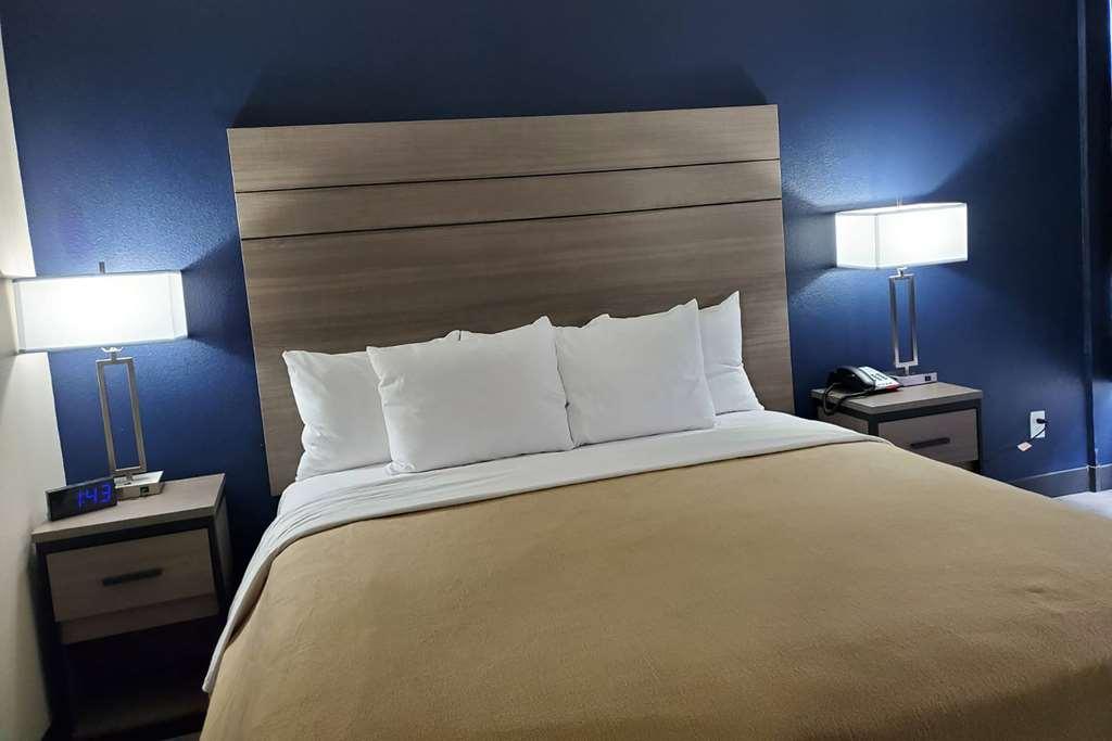 Baymont By Wyndham Laredo Otel Oda fotoğraf